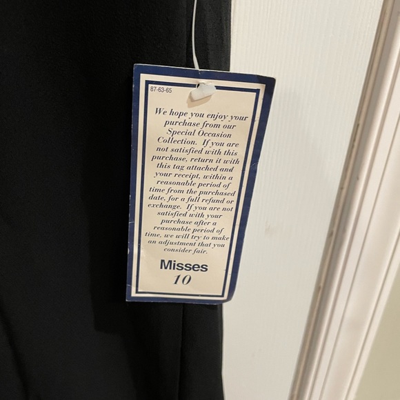 NWT Long black gown with cross cross back - Picture 4 of 7